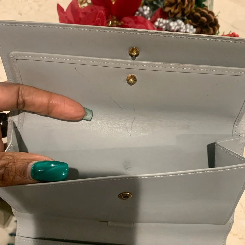 Authentic Louis Vuitton Vernis Sarah International Wallet - Picture 3 of 14